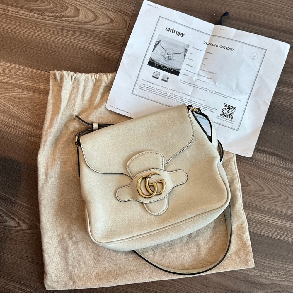 Gucci Ivory Crossbody Messenger Bag with Iconic GG Gold Hardware W/ COA - Picture 2 of 12